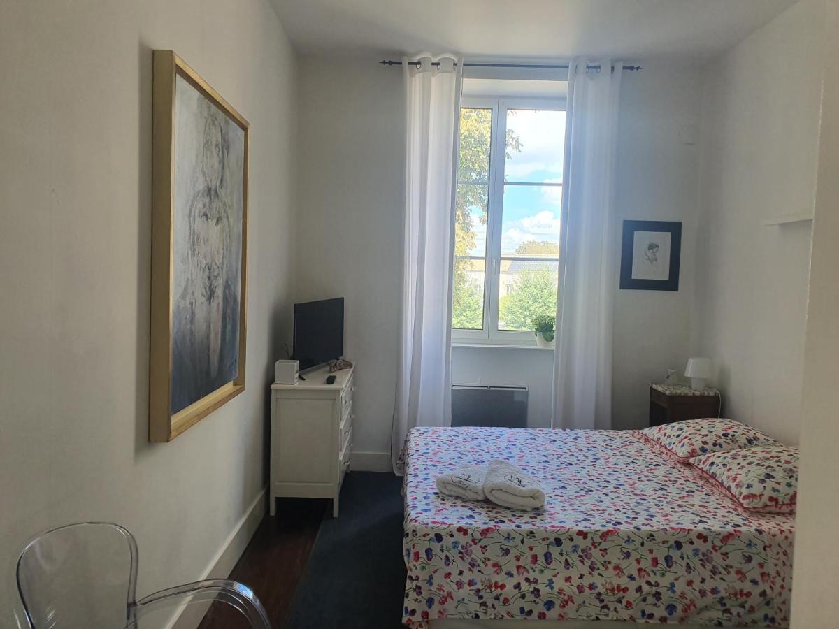 Maison Laurenza 2 Chambres D'Hotes Saint-Jean-de-Liversay エクステリア 写真
